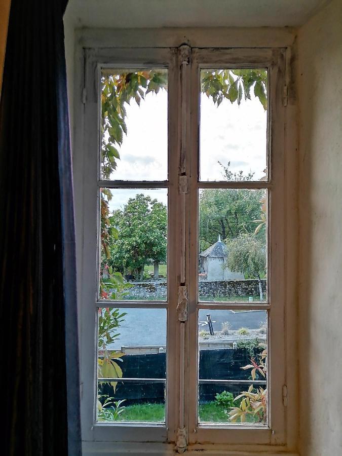 Вілла La Petite Maison Des Artiste Saint-Sulpice-les-Feuilles Екстер'єр фото